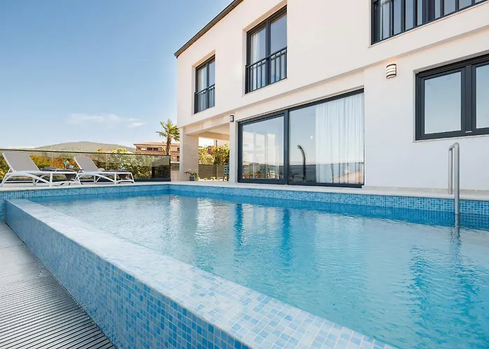 House With A Swimming Pool Vrbnik, Krk - 24519 Feriehus